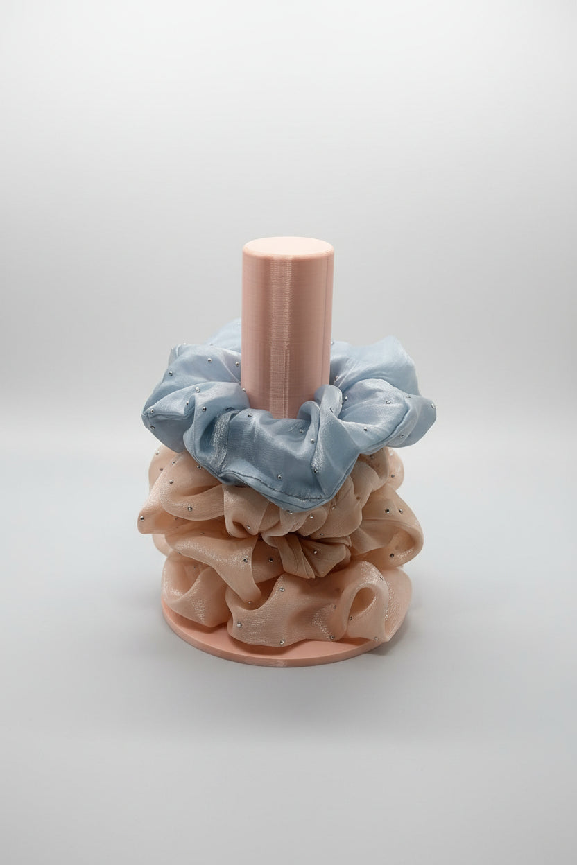 Versatile Holder in Light Pink – styled with scrunchies, biodegradable PLA by Aurelis Design Studio.