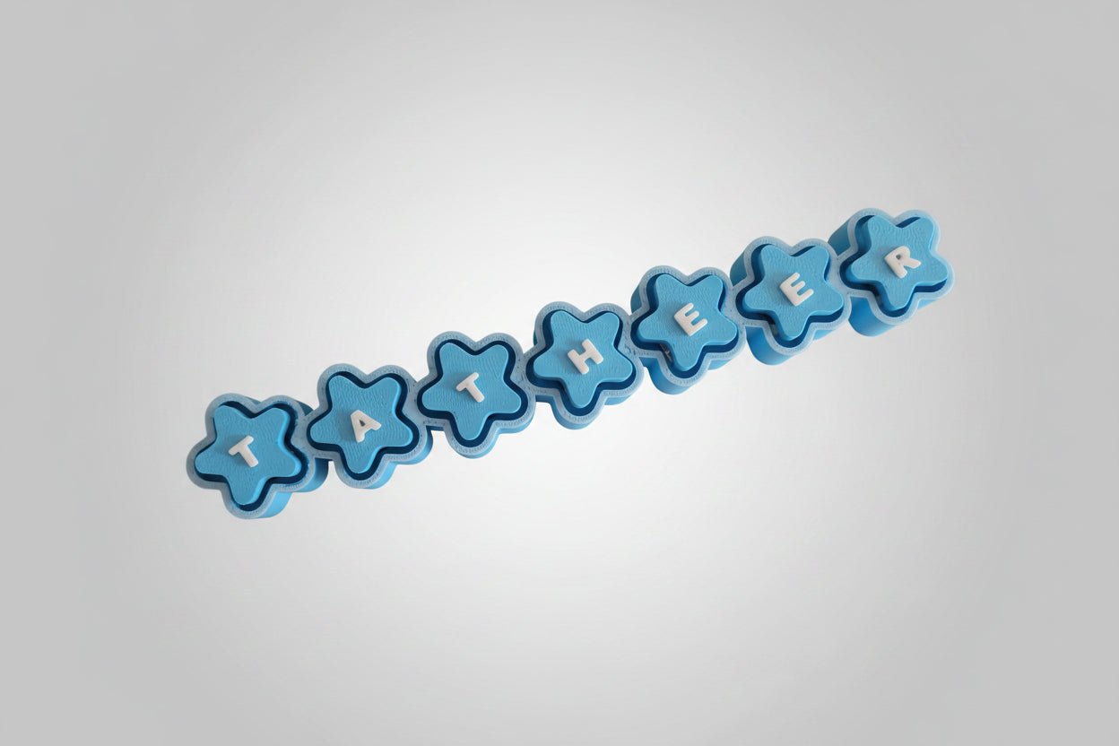 Personalized star clicker desk fidget with custom name in white letters — biodegradable PLA by Aurelis Design Studio